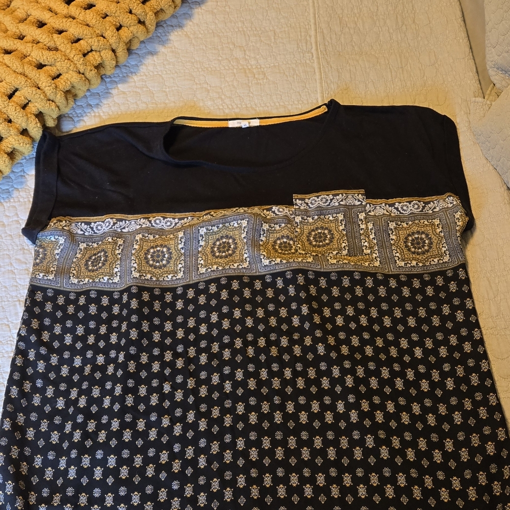 Maurices Black and Gold Geometric Women's Tee